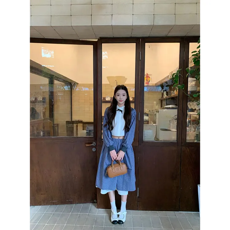 2025学院风时尚套装设计白色衬衫上衣洋气格子外套上衣高腰半身裙