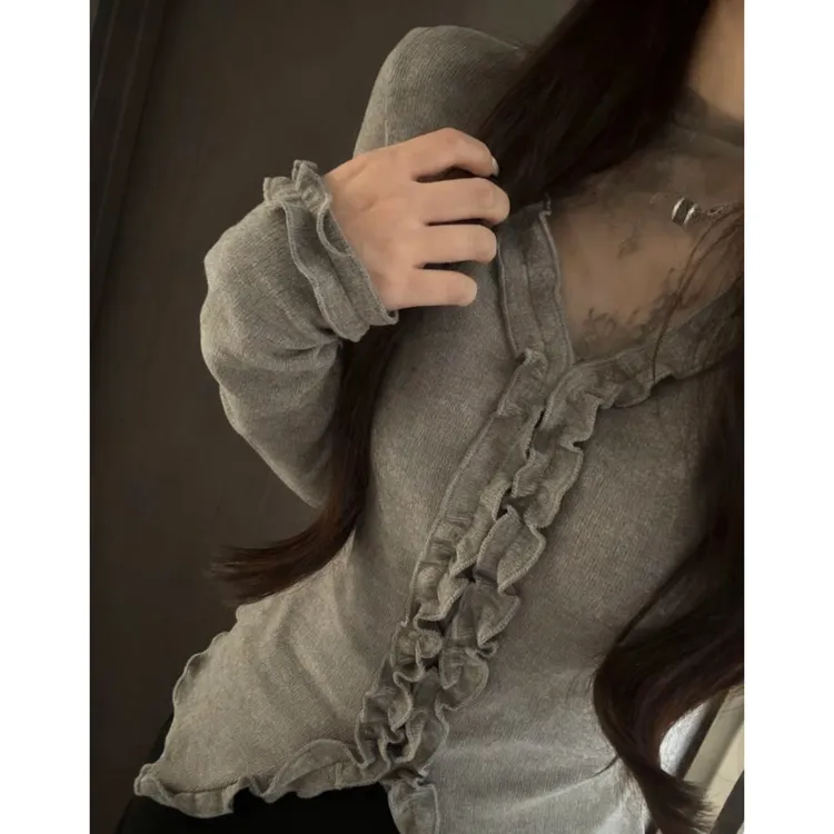 2025秋冬莫斯羊绒显瘦木耳边气质设计感V领打底衫别致长袖法式T恤