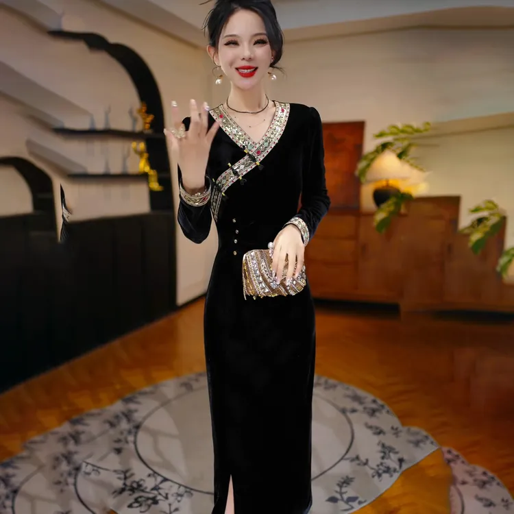 新品时尚连衣裙女秋季2025年新款高端品牌休闲减龄百搭中长款裙子