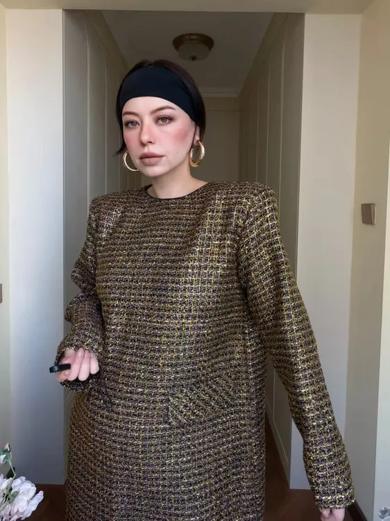 宽松型圆领休闲连衣裙