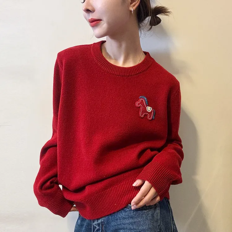 新年红色小马图案圆领毛衣女潮流秋冬新款慵懒风宽松长袖针织上衣