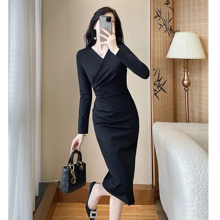 连衣裙女款爆款2025新款高级感轻奢名媛性感修身法式包臀打底裙