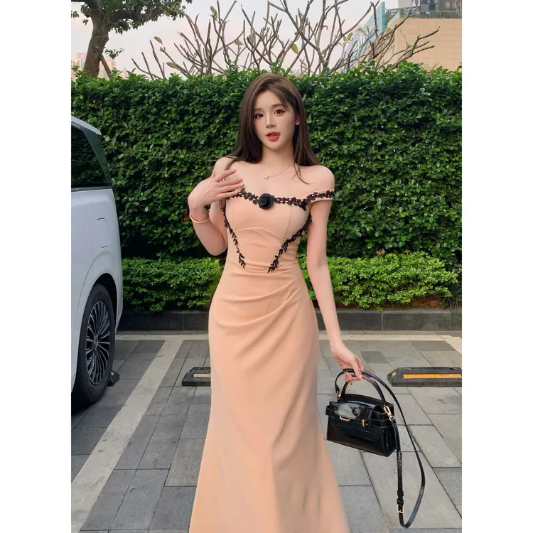 大码胖mm夏季新款温与柔黑粉花朵刺绣收腰两穿连衣裙