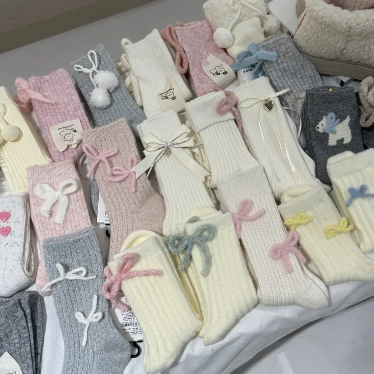可爱蝴蝶结袜子韩版中筒袜蝴蝶结中筒保暖秋季学院风公主风冬季