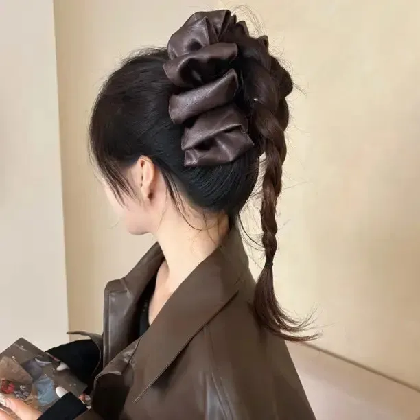 皮质褶皱暖色流光美拉德多层云朵泡泡秋冬甜酷感皮革面抓夹发饰