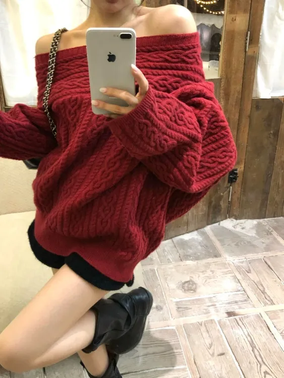 红色一字肩毛衣女款2025新款冬季加厚软糯慵懒针织上衣圣诞节穿搭