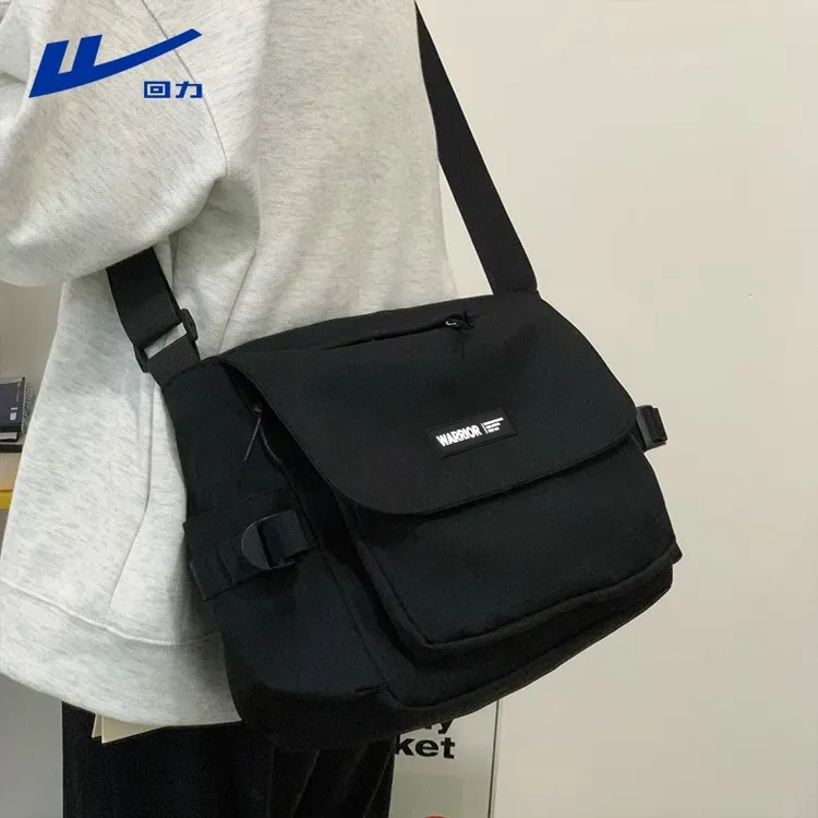 回力斜挎包男士2025新款休闲背包外出便携大容量男款通勤单肩包女