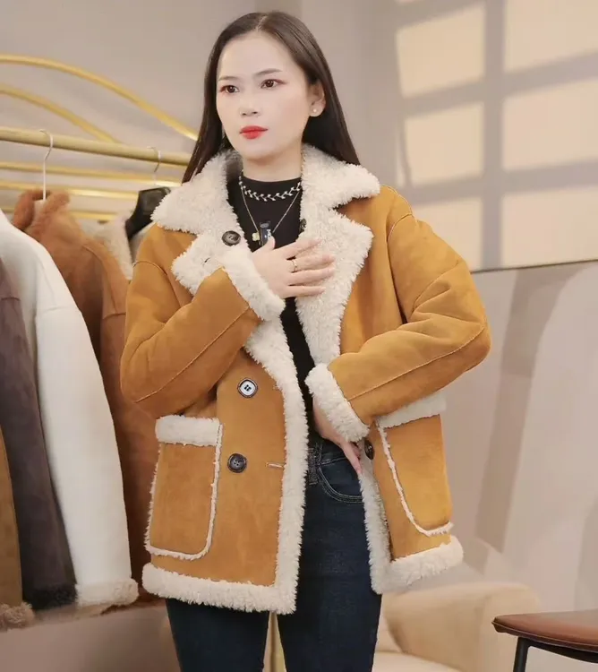 2025海宁两面可穿羊毛新款保暖羊筋绒外套女士宽松型加厚女装冬季