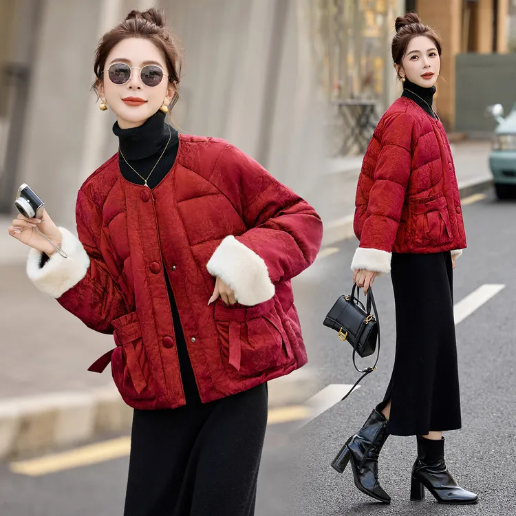 2025圣诞新年红羽绒服毛绒袖口减龄花苞兜显白小个子加厚休闲外套