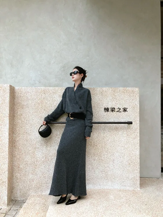 2025新款秋冬韩系气质女神交叉V领上衣半身长裙套装配腰带