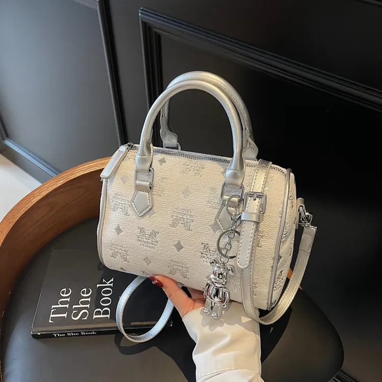 耐磨肩包波士顿字母斜挎包女士韩版夏季轻奢单肩款百搭包包大容量