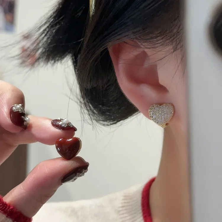 铜合金耳饰 满锆双面红色爱心耳扣女小众设计感轻奢耳环百搭耳饰 