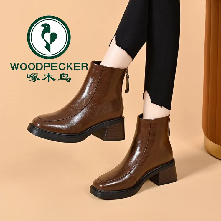 啄木鸟英伦风马丁靴女方头软皮女鞋2025年秋冬新款休闲中跟短靴子