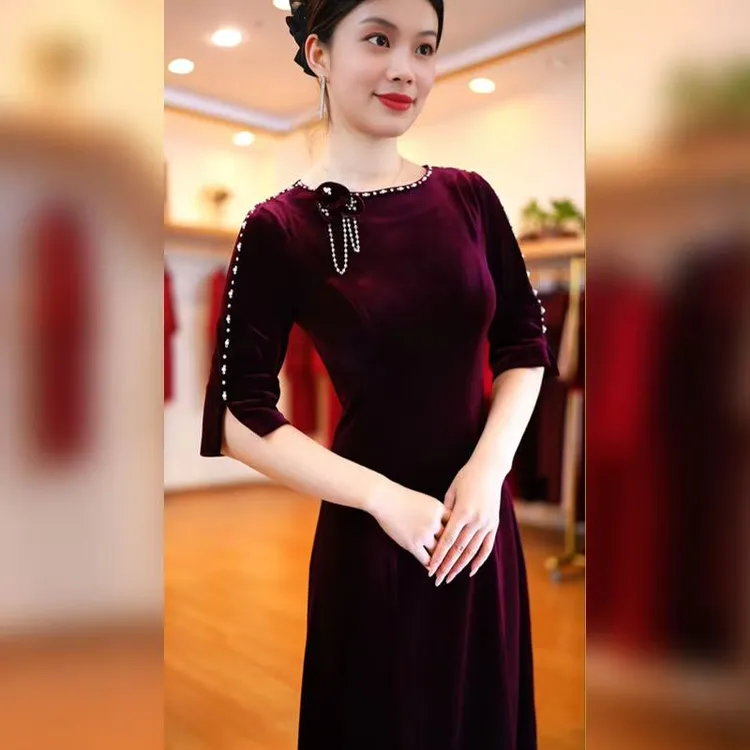 谷曼蝶2025秋冬新款减龄一字领高级气质高档新中式婚庆礼服