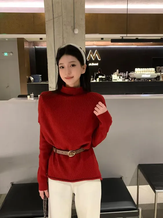 【CC定制】冬季新款温柔风斗篷宽松毛衣+V领修身针织打底衫两件套