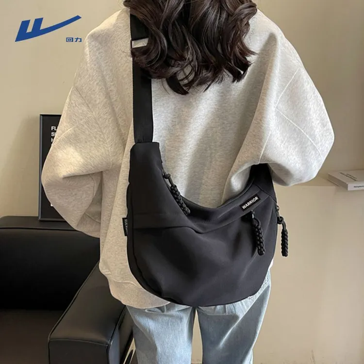 回力单肩包女2025爆款大容量通勤斜挎包男小众百搭轻便手提饺子包