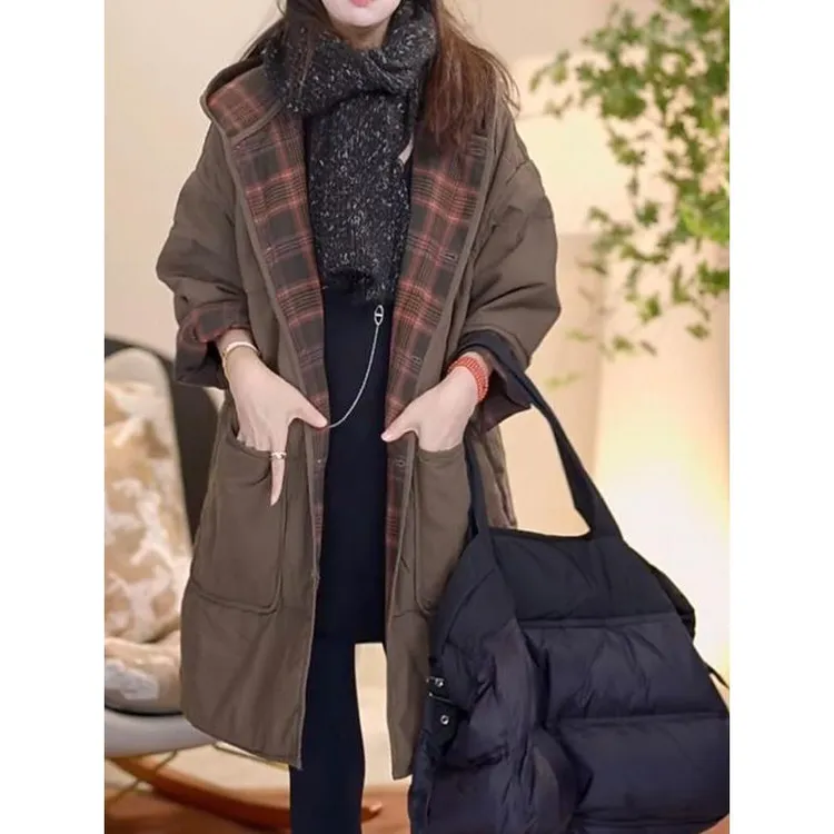 高档轻奢阔版宽松范连帽服外套大码遮肉防寒保暖大衣2025冬季新