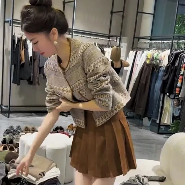 801美拉德复古单排扣短款外套秋2025新款高腰显瘦百褶裙小香套装