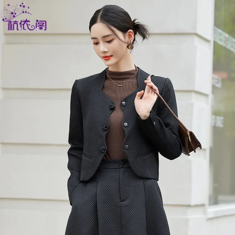 高级感短款外套女秋2025新款轻奢小香风气质名媛百搭洋气独特上衣