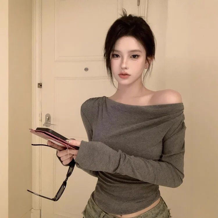 辣妹一字肩德绒长袖T恤女2025初秋露肩修身不规则短款打底衫上衣