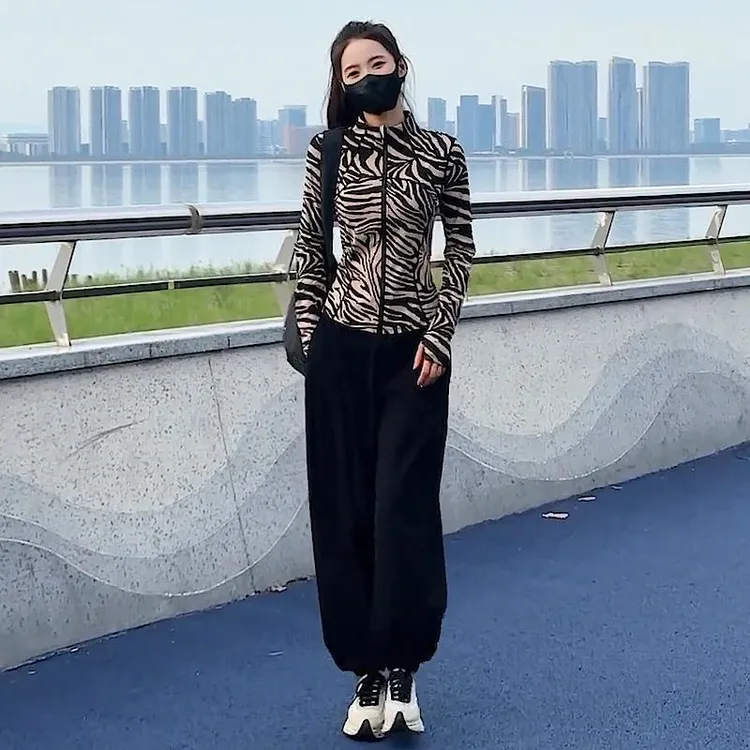 潮流高级感束脚裤休闲时尚一整套花色减龄拉链开衫长袖两件套女装