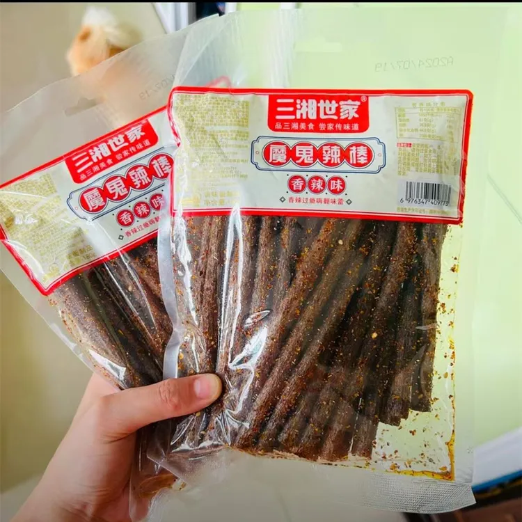 新货三湘世家大长筋辣条香辣魔鬼辣网红爆款校园零食小时候的味道