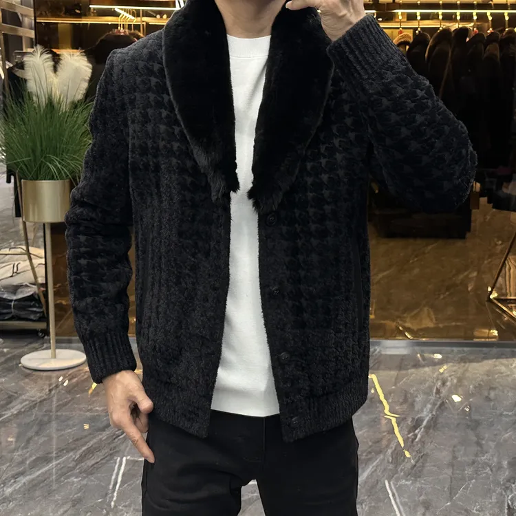 男士男装保暖冬季鹅绒服外套加厚獭兔毛领羊皮拼接时尚高品质