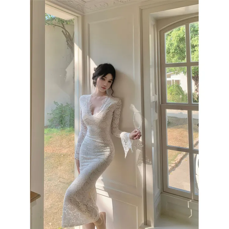 美式米白V领长袖连衣裙女春季蕾丝裙子御姐轻熟紧身包臀鱼尾长裙