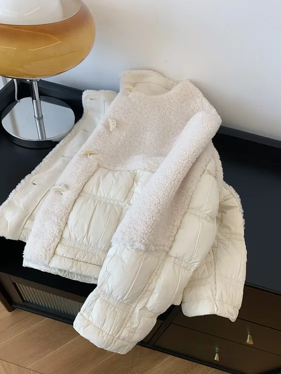 白色棉服外套女冬季2025新款加厚保暖奶呼呼羊羔绒拼接短款上衣潮