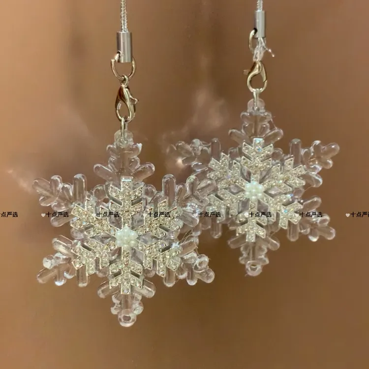 冬日一片冰透雪花钥匙扣亚克力挂件链挂饰送闺蜜礼物背包包挂件