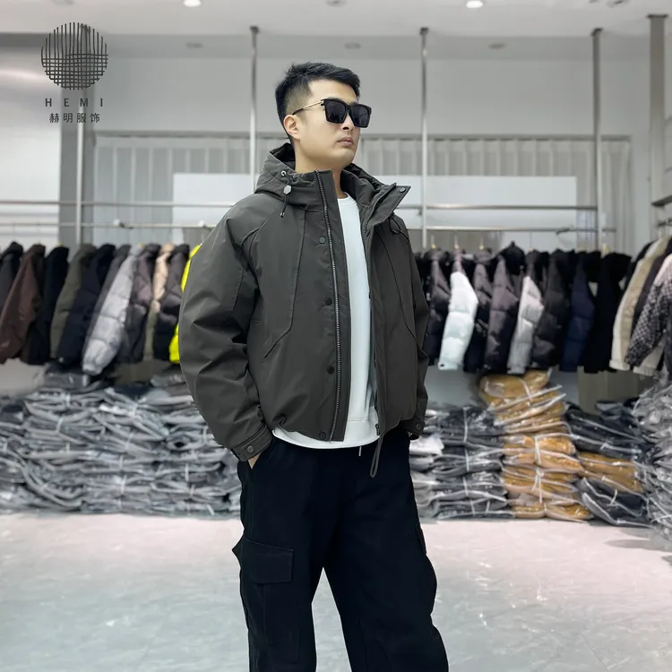 90白鸭绒连帽款羽绒服高质感男款冬季简约百搭羽绒服磁吸按扣M303
