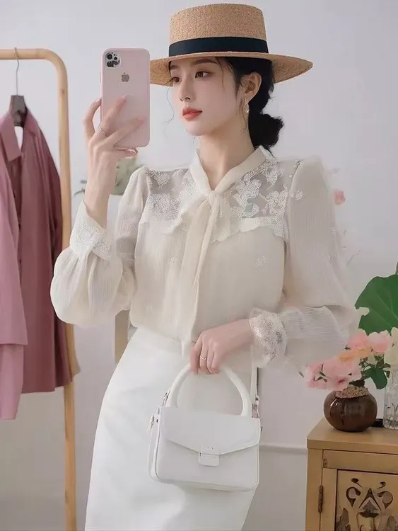 SS989米白色蕾丝花边衬衫女春季小众独特别致木耳边喇叭袖上衣