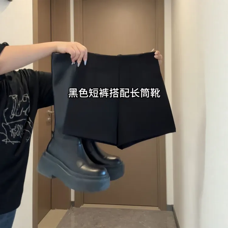 秋冬季辣妹外穿2025新款黑色西装短裤女加绒显瘦性感高腰包臀热裤