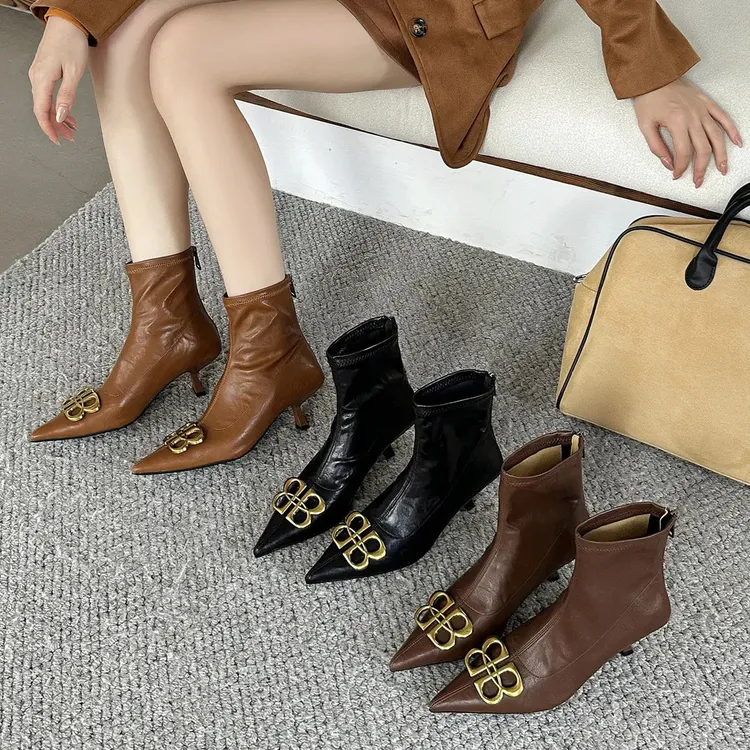 尖头靴子短靴女2025新款bb扣秋冬季女靴高跟鞋瘦瘦靴细跟短筒靴