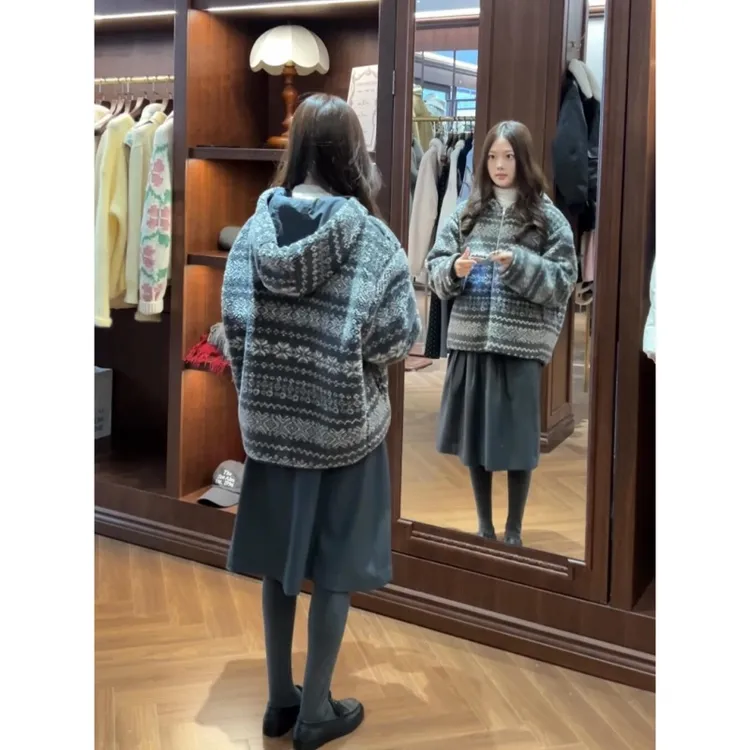 MARIE.COCO冬季新款费尔岛羊羔毛软糯保暖连帽外套高腰显瘦半身裙