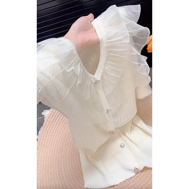 今年流行穿搭2025秋冬新款温柔风网纱拼接休闲风法式针织长袖上衣