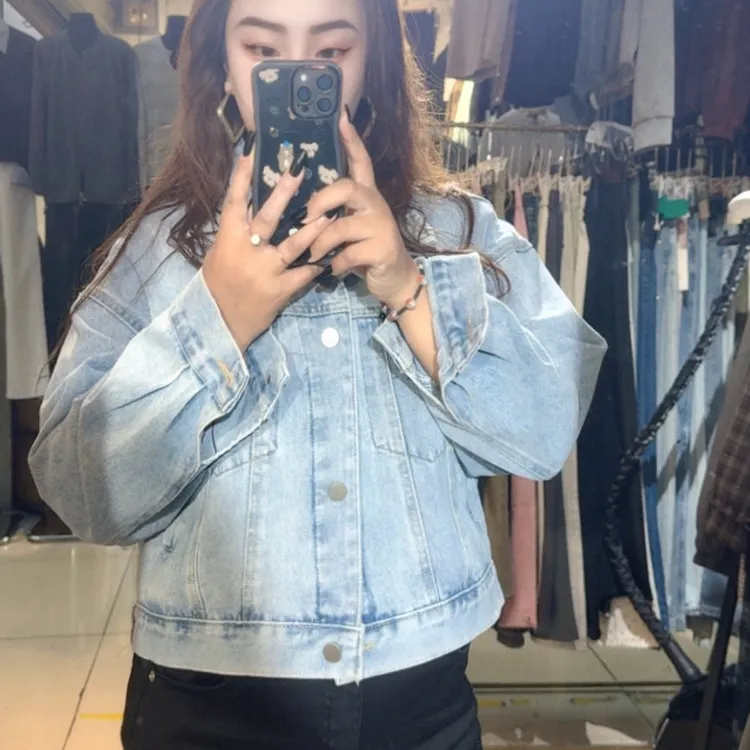 秋季牛仔开衫百搭外套 简约舒适设计风格