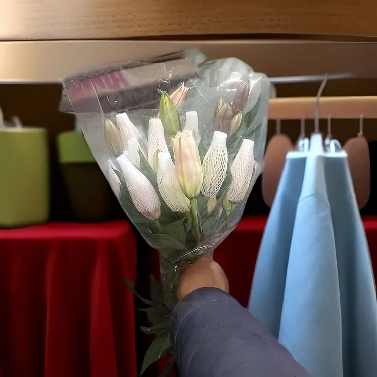 粉色重瓣百合，香味浓郁，清香型。基地直发，现采现发，新鲜到家