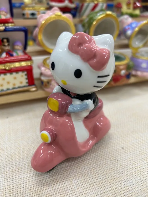 可爱陶瓷KT猫骑小摩托车粉瓶小摆件