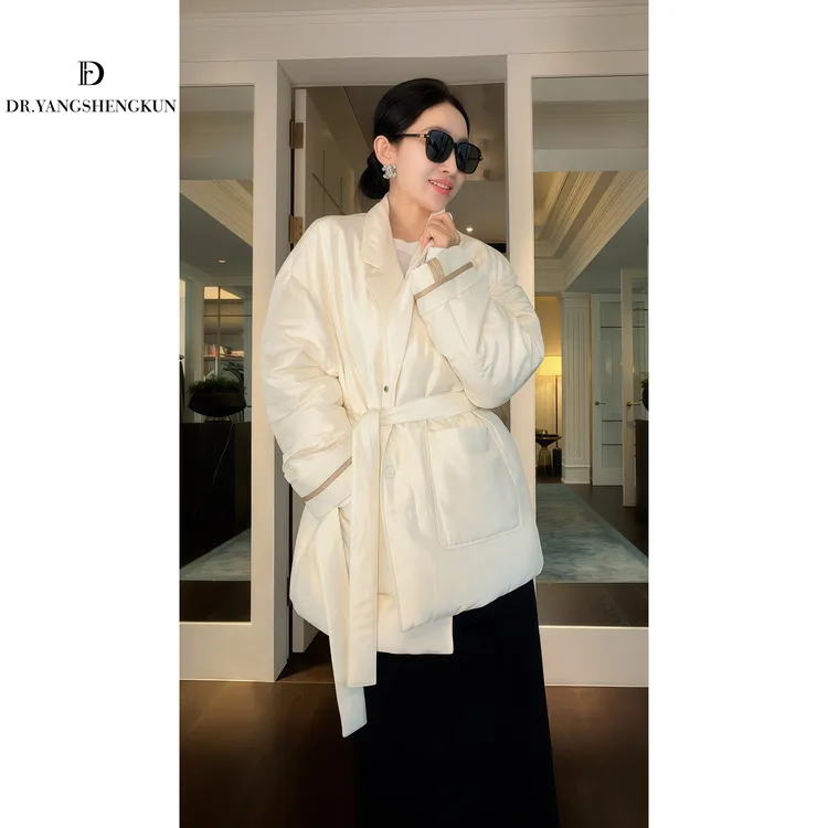 杨圣坤2025冬季新品95白鹅绒通勤西装领宽松休闲羽绒服TR2581156