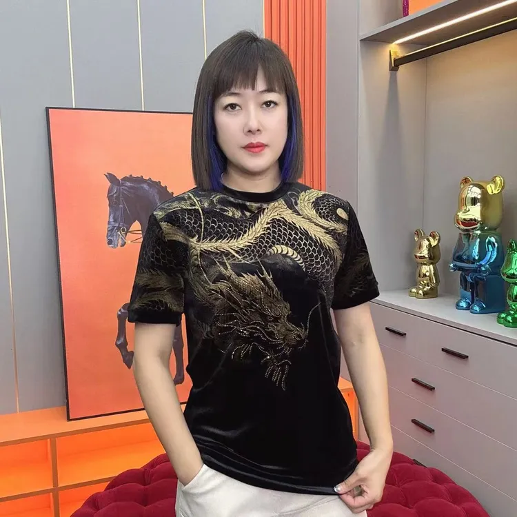  2025年秋季男士时尚百搭舒适黑色龙图案圆领短袖T恤
