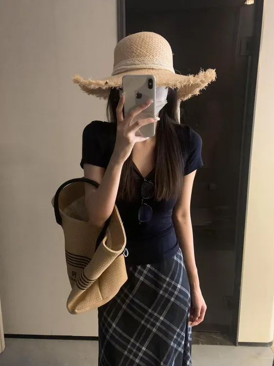 韩系气质套装女2025夏季V领正肩短袖T恤高腰复古格纹半身裙两件套