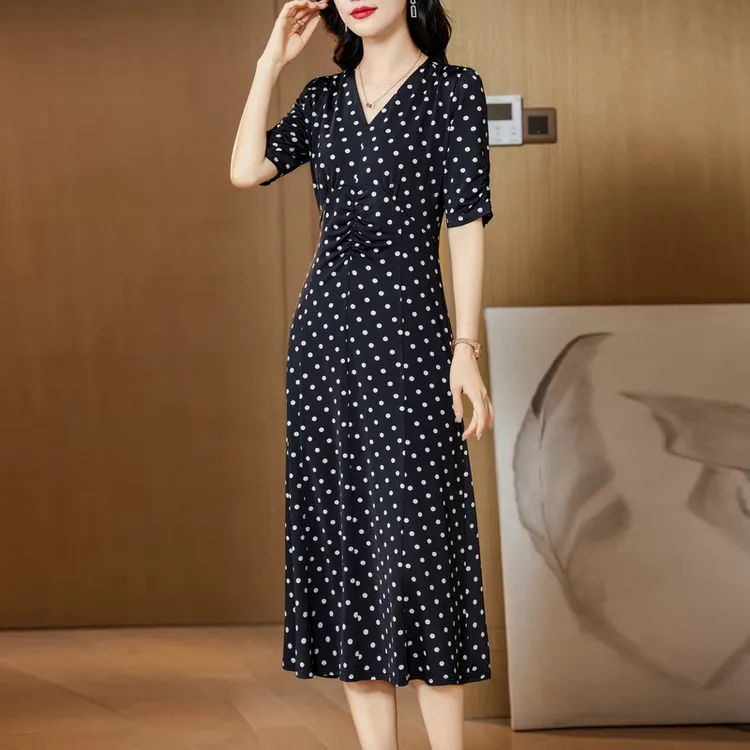 名媛气质春夏新款修身显瘦V领时尚波点碎花连衣裙A字中长裙茶歇裙