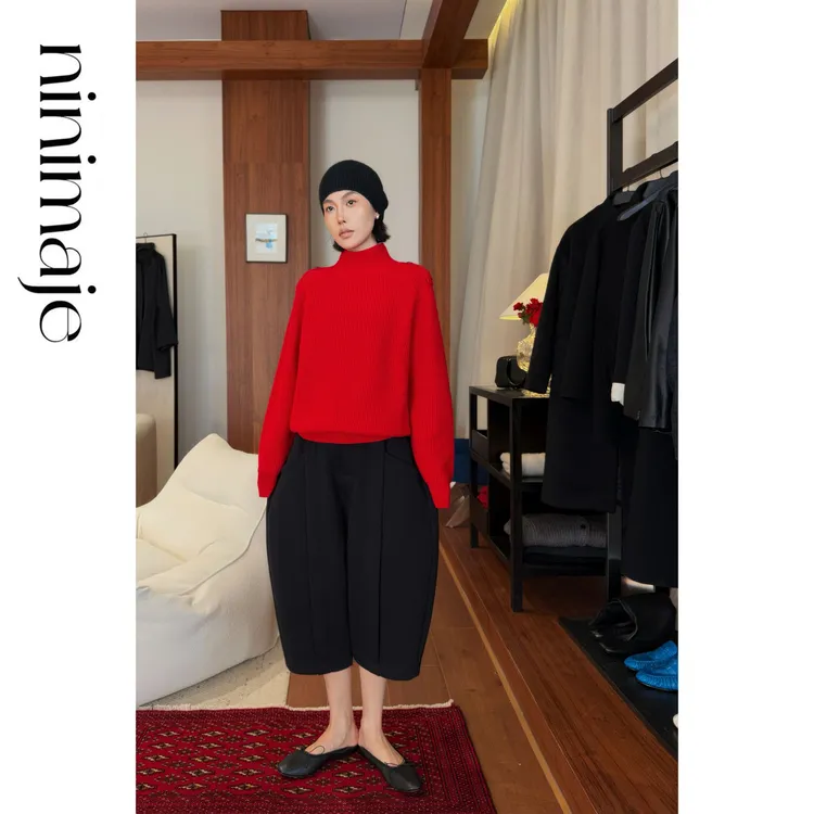NanBeiBei 新年战袍美丽诺羊毛红肩扣毛衣 8133