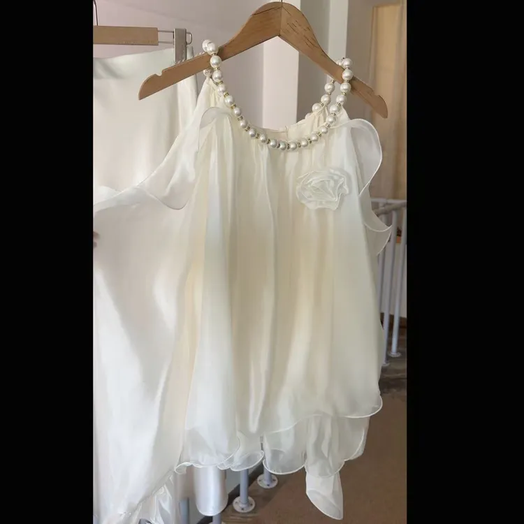 温柔设计感春夏富家千金风珍珠领露肩上衣
