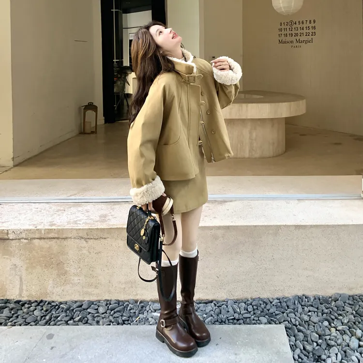 卡其色休闲套装女2025冬季新款气质翻领外套短裙两件套