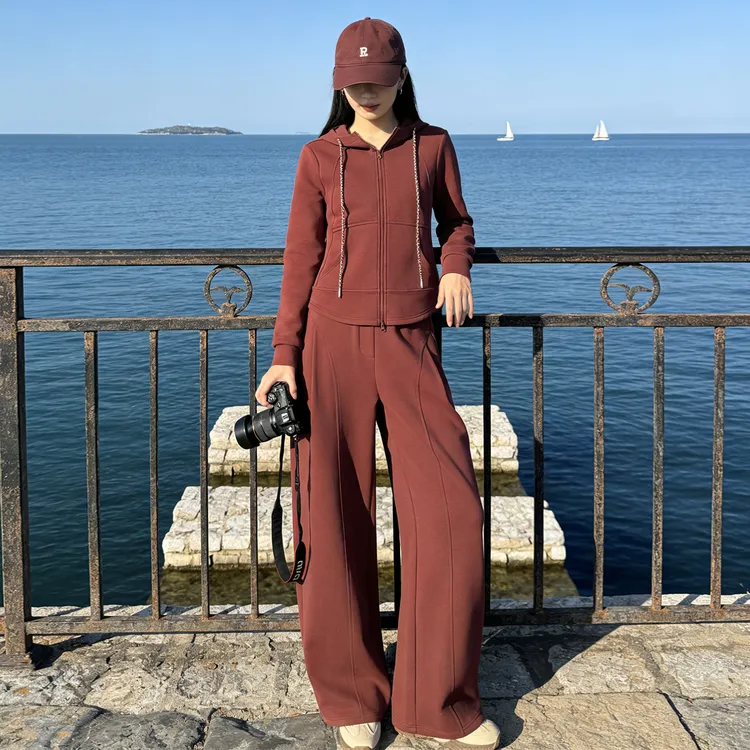 秋冬新款时尚休闲运动套装女高级感连帽开衫酒红卫衣阔腿裤两件套