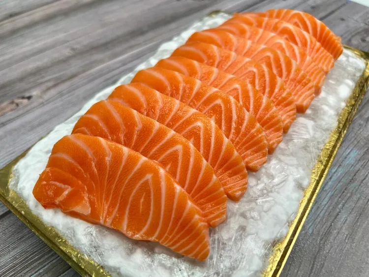 【带褐色肉当天现切】正宗新疆/青海国产新鲜三文鱼冰鲜精修刺身