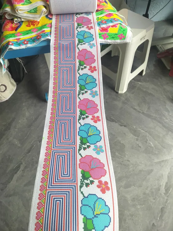 蓝色底精准印花一条转通大主玫瑰花刺绣商品配线送针需自绣