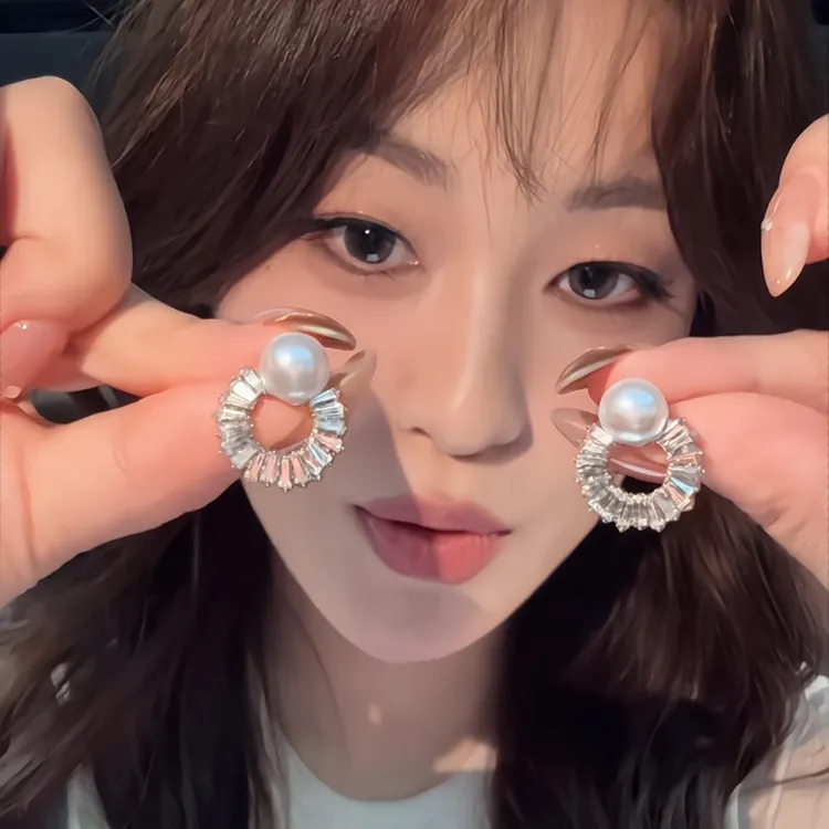 铜合金仿珍珠耳饰 轻奢气质珍珠圆形耳钉高级感耳环女百搭耳饰